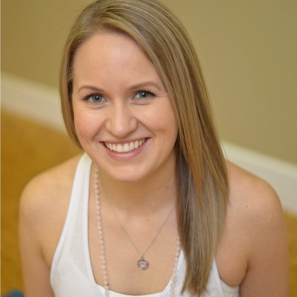 Meet your Posher, Amanda - Picture 1 of 3